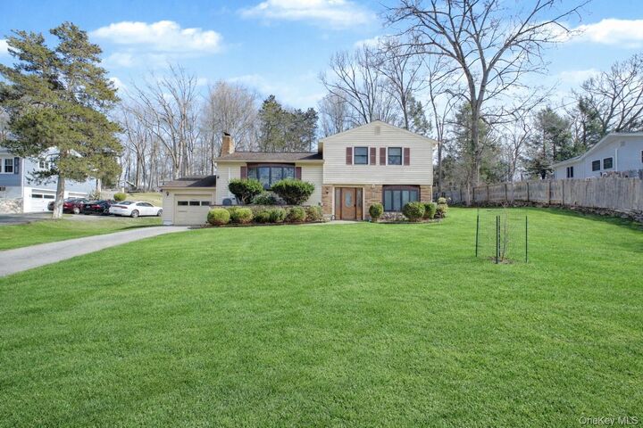 Property Photo:  10 Horizon Hill Drive  NY 12603 