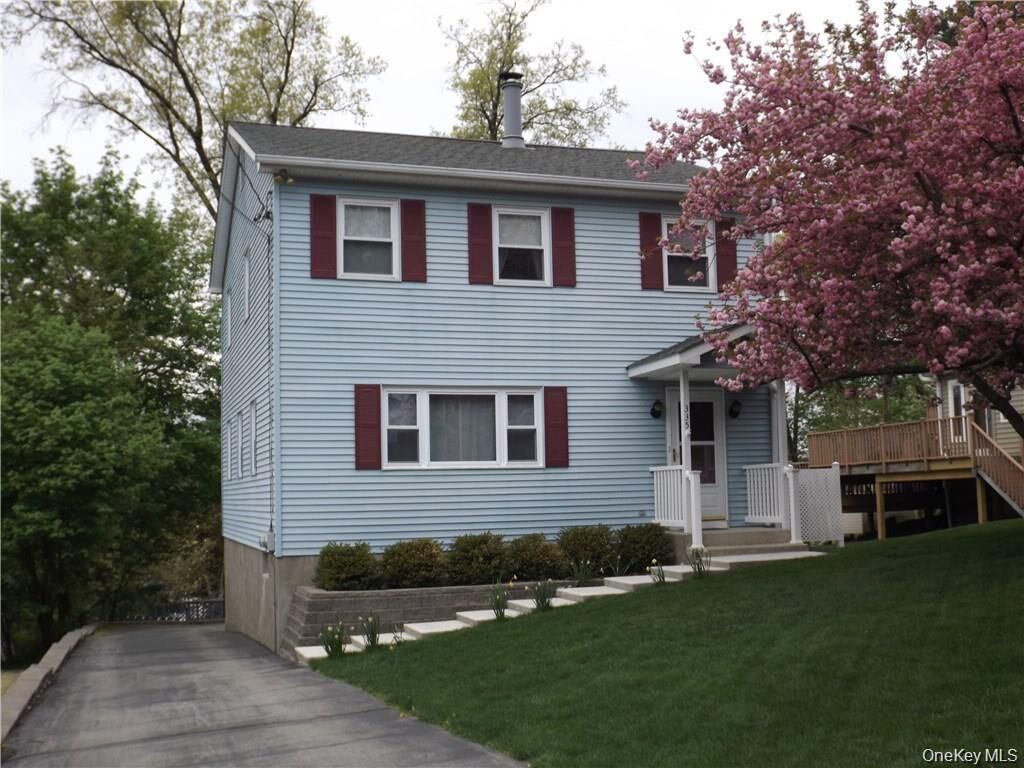 Property Photo:  335 Oak Drive  NY 12553 