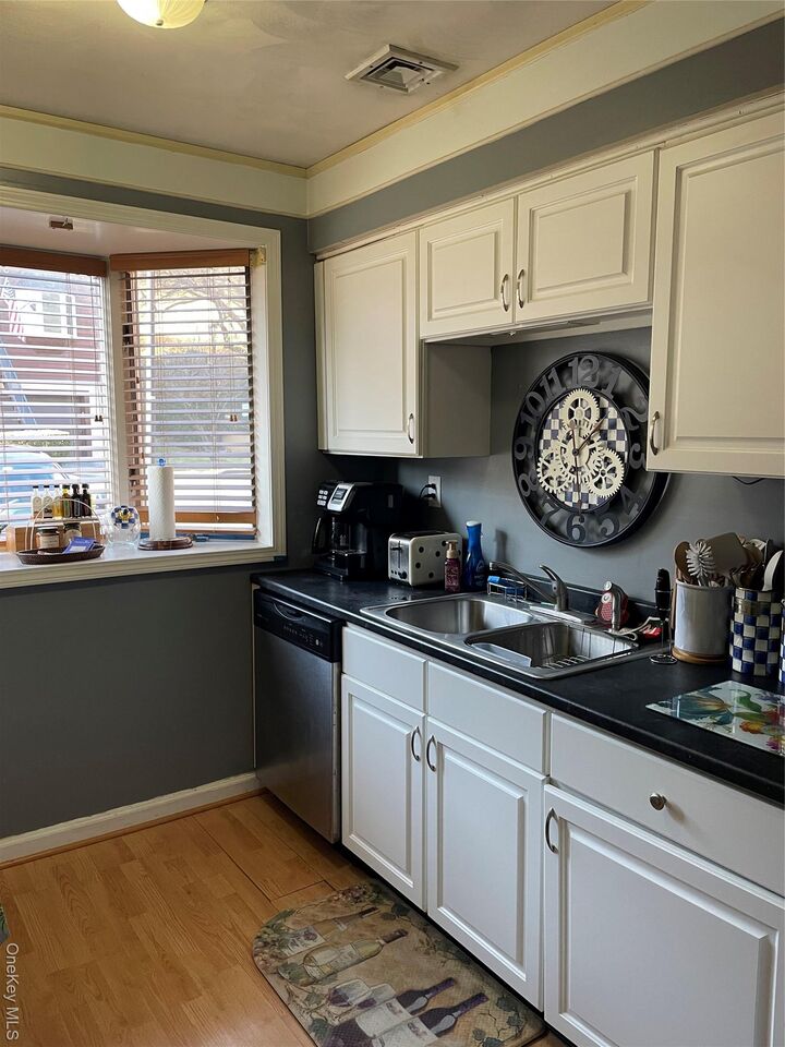 Property Photo:  15 Davids Lane  NY 10562 