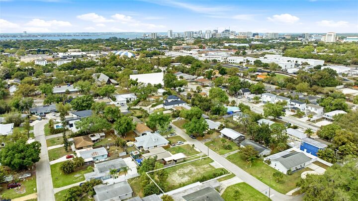 Property Photo:  2360 Loma Linda Street  FL 34239 