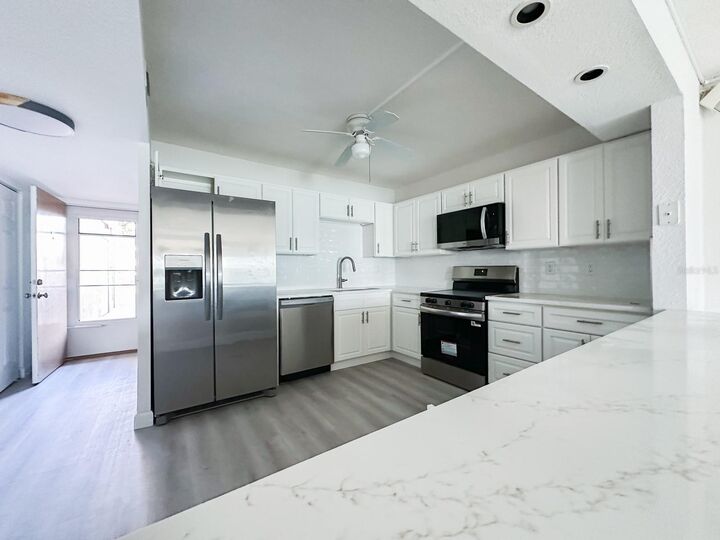 Property Photo:  7910 Sun Island Drive S 105  FL 33707 