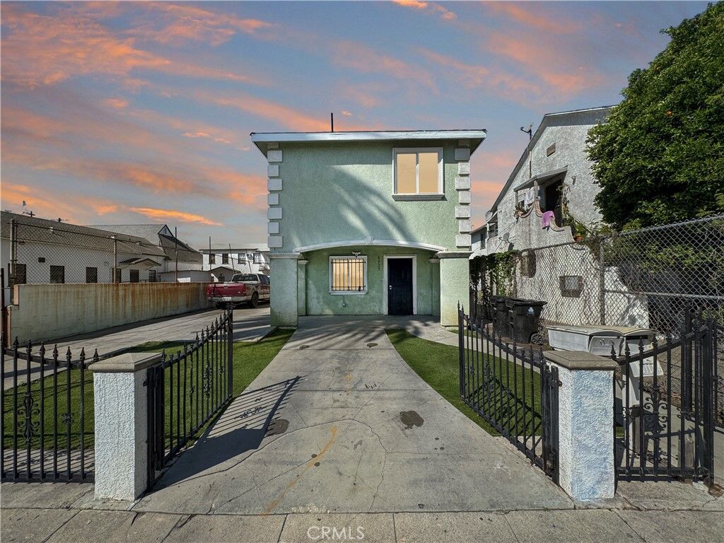 Property Photo:  6927 Estrella Avenue  CA 90044 