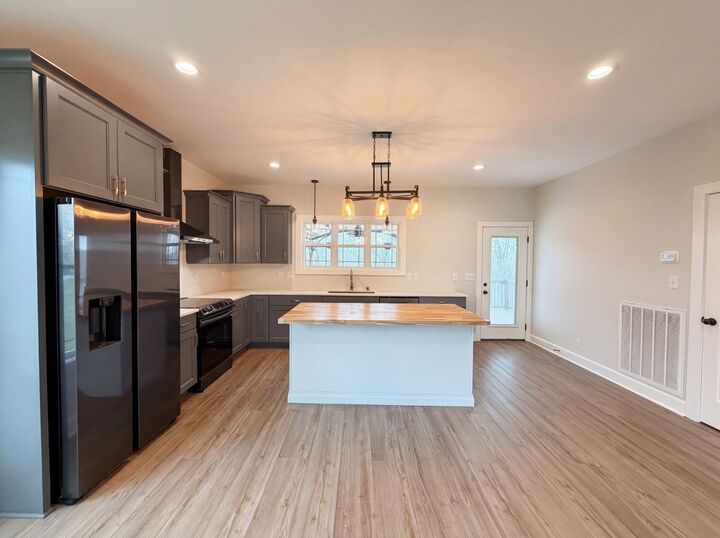 Property Photo: 996 Gratton Rd TN 37043