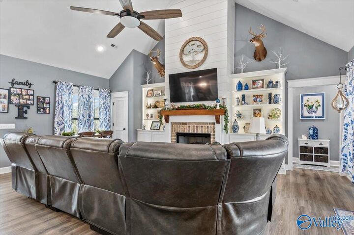 Property Photo: 20 Clarendon Road AL 35057