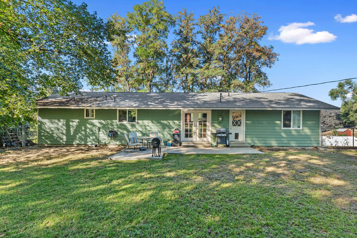 Property Photo:  780 N Elm St  WA 99114 