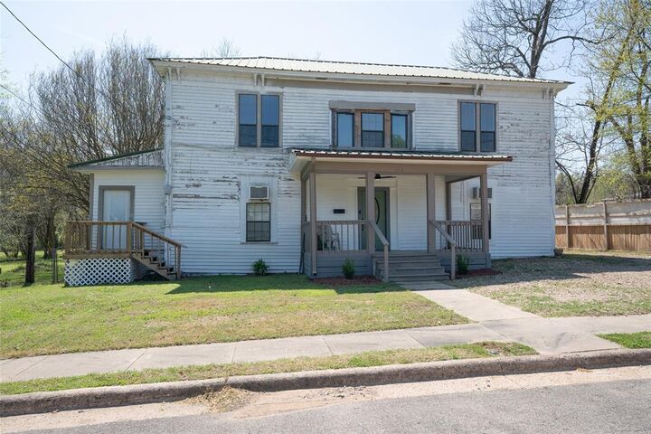 Property Photo:  631 W Austin  TX 75460 