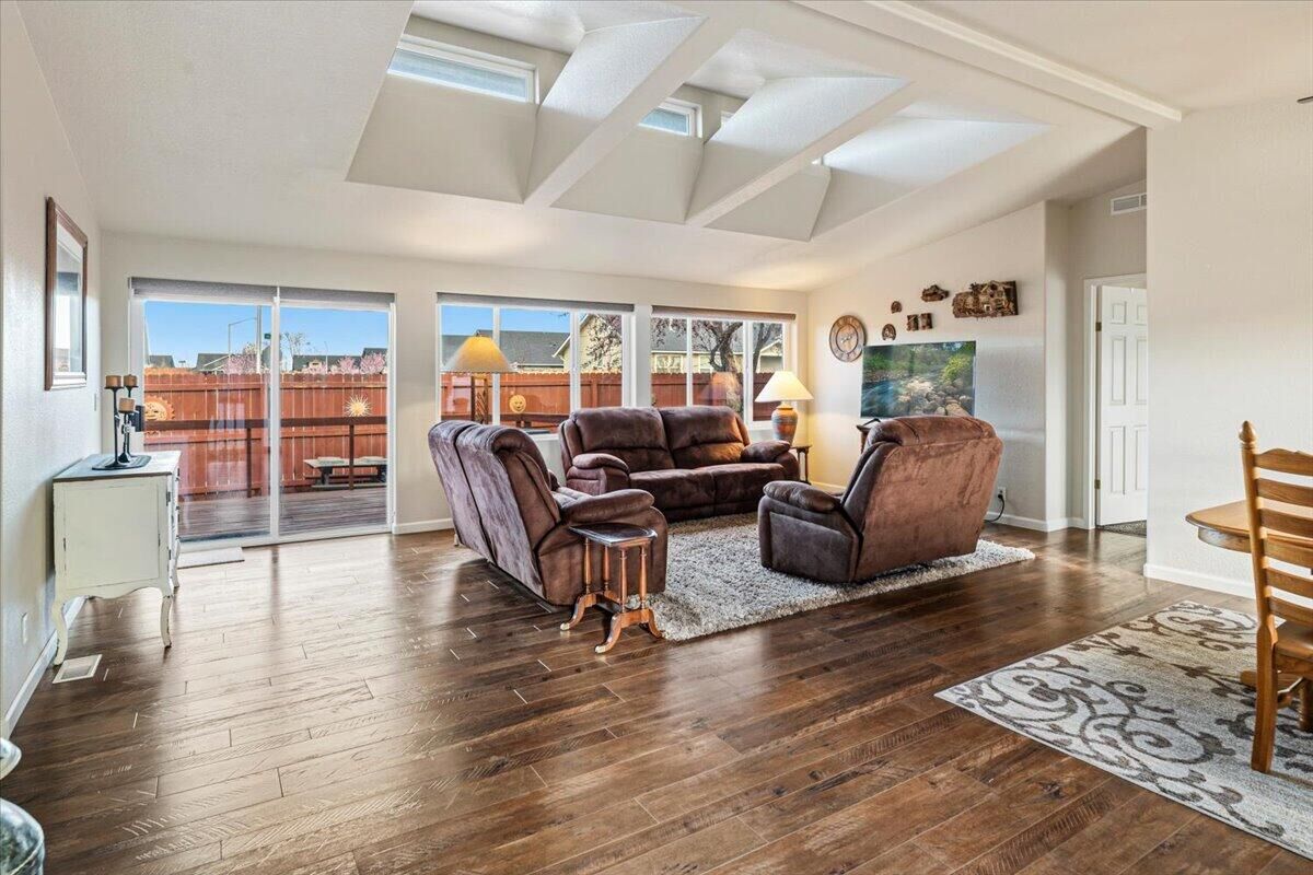 Property Photo:  1875 NE 6th Street  OR 97756 