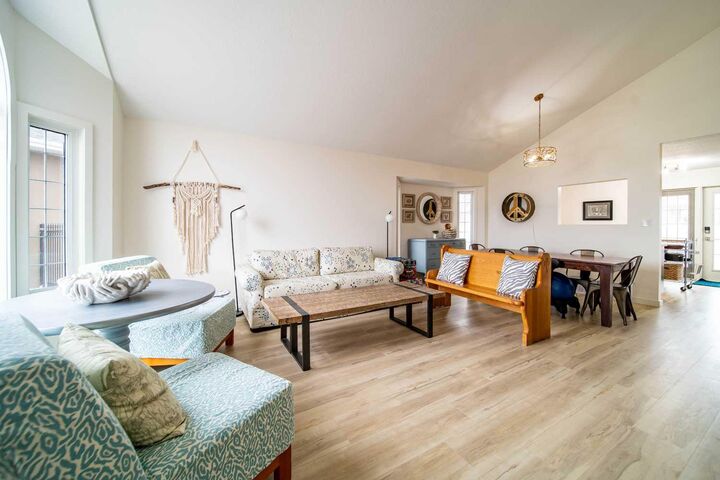 Property Photo:  1021 20 Street Crescent  AB T9W 1N5 