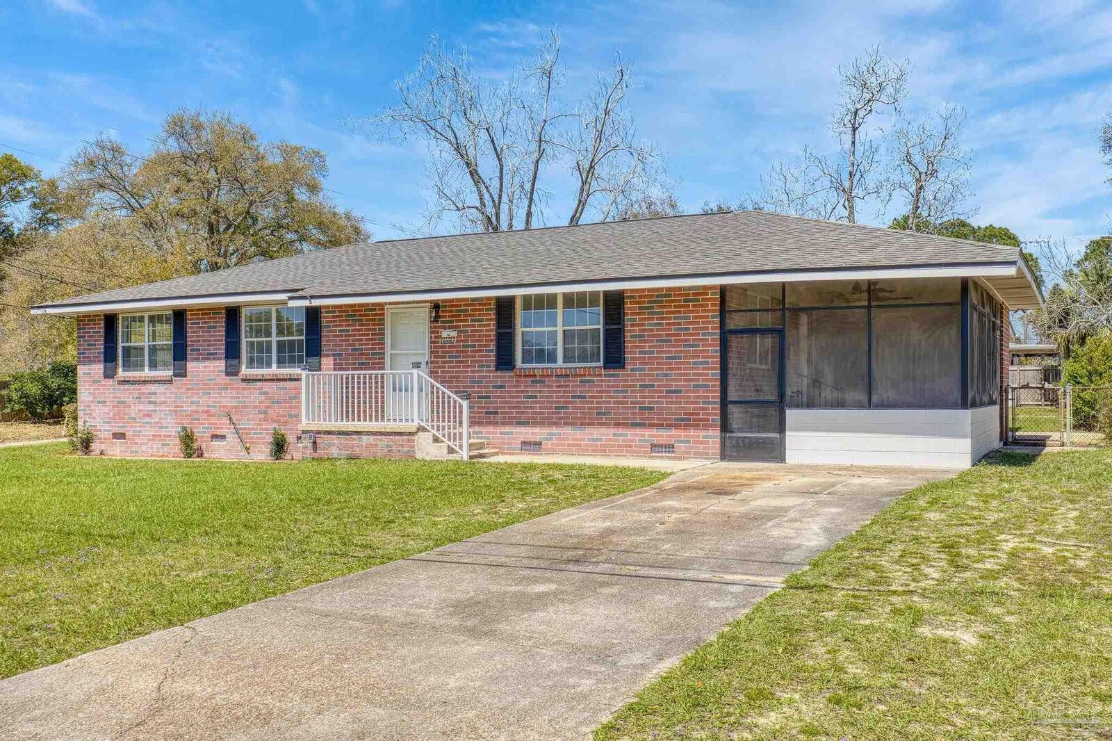 Property Photo:  3200 E Avery St  FL 32503 