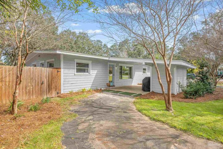 Property Photo:  306 Shoreline Dr  FL 32561 