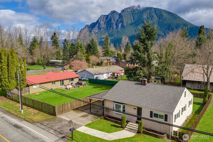Property Photo: 12316 412th Avenue SE WA 98045