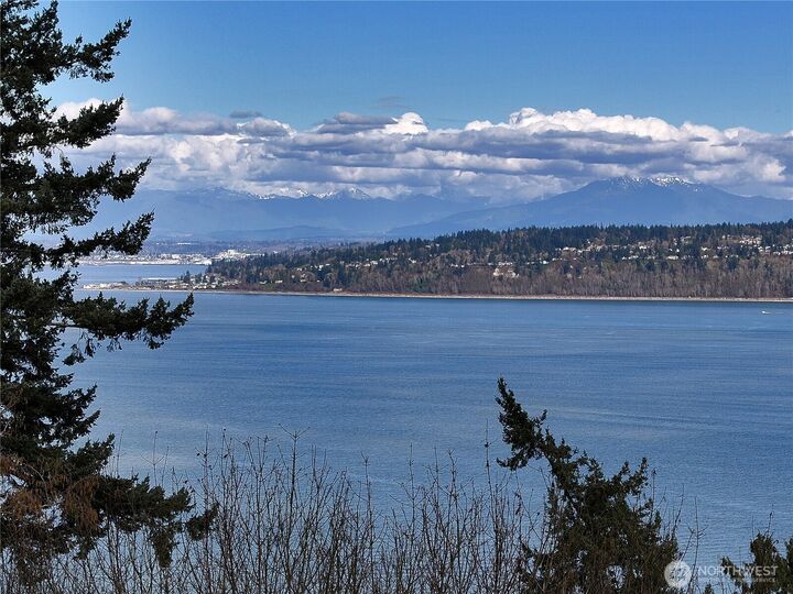 Property Photo:  8111  Possession Ridge Lane  WA 98236 