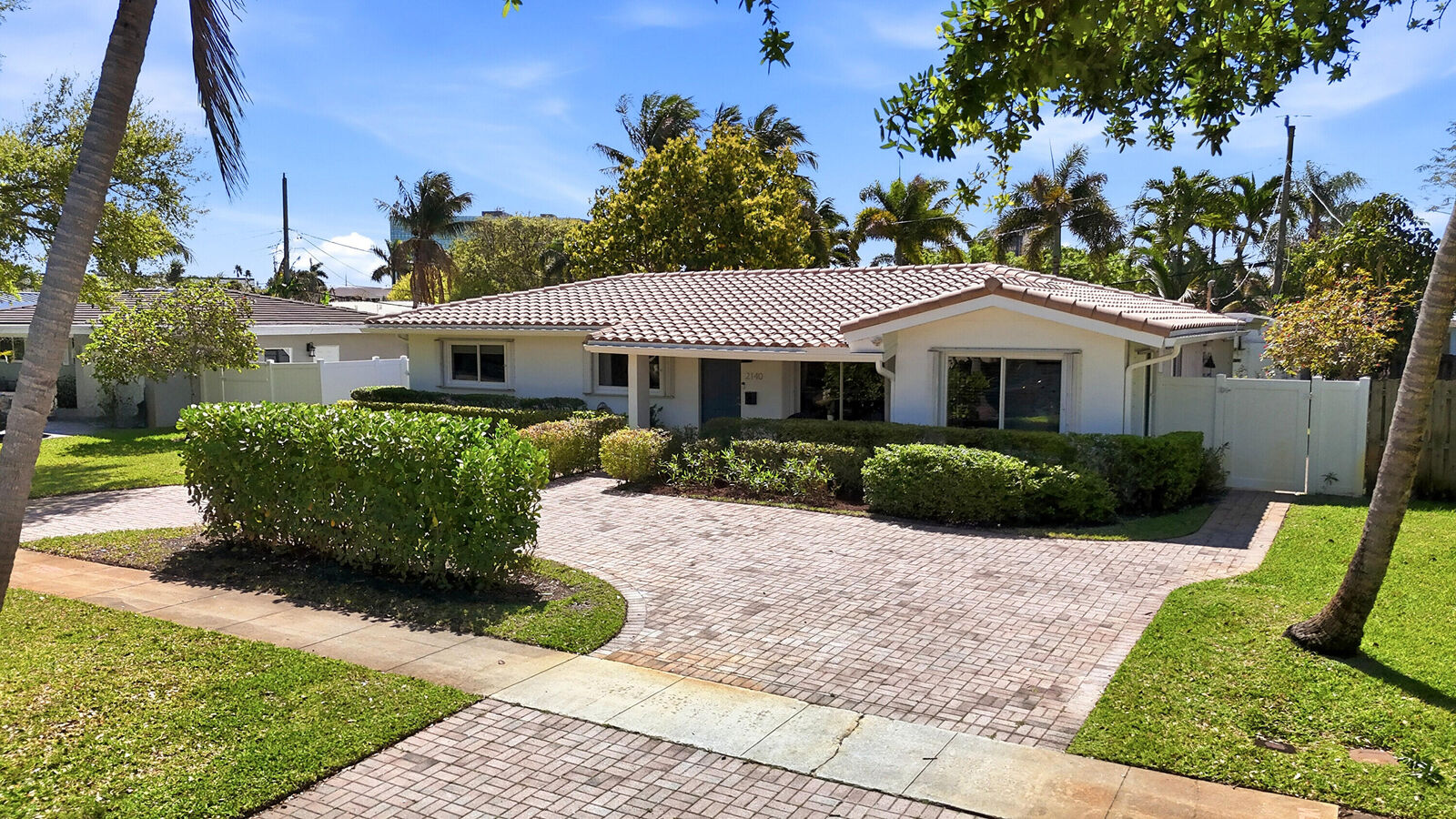 Property Photo:  2140 NE 52nd Court  FL 33308 