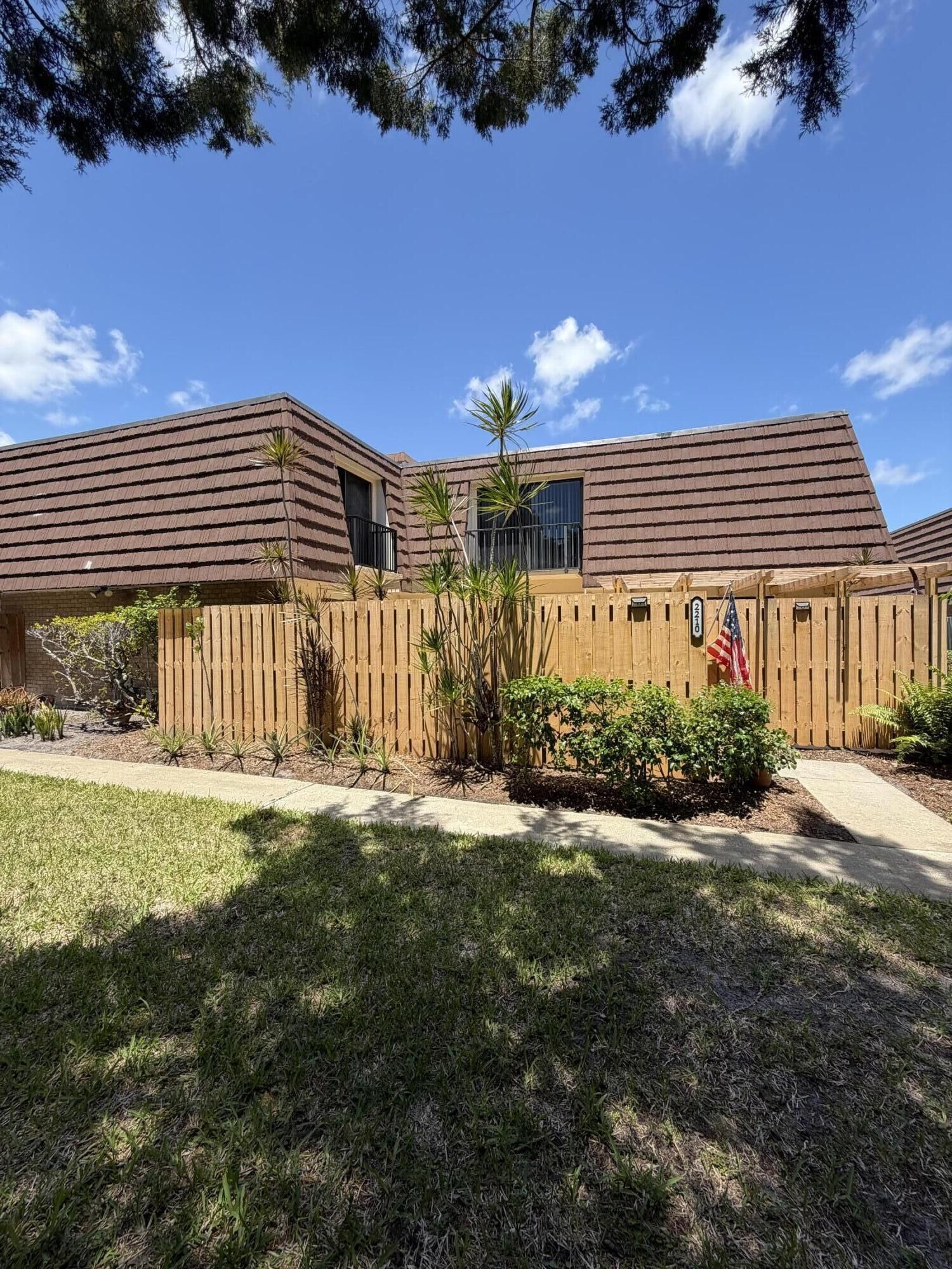 Property Photo:  2210 22nd Lane  FL 33418 