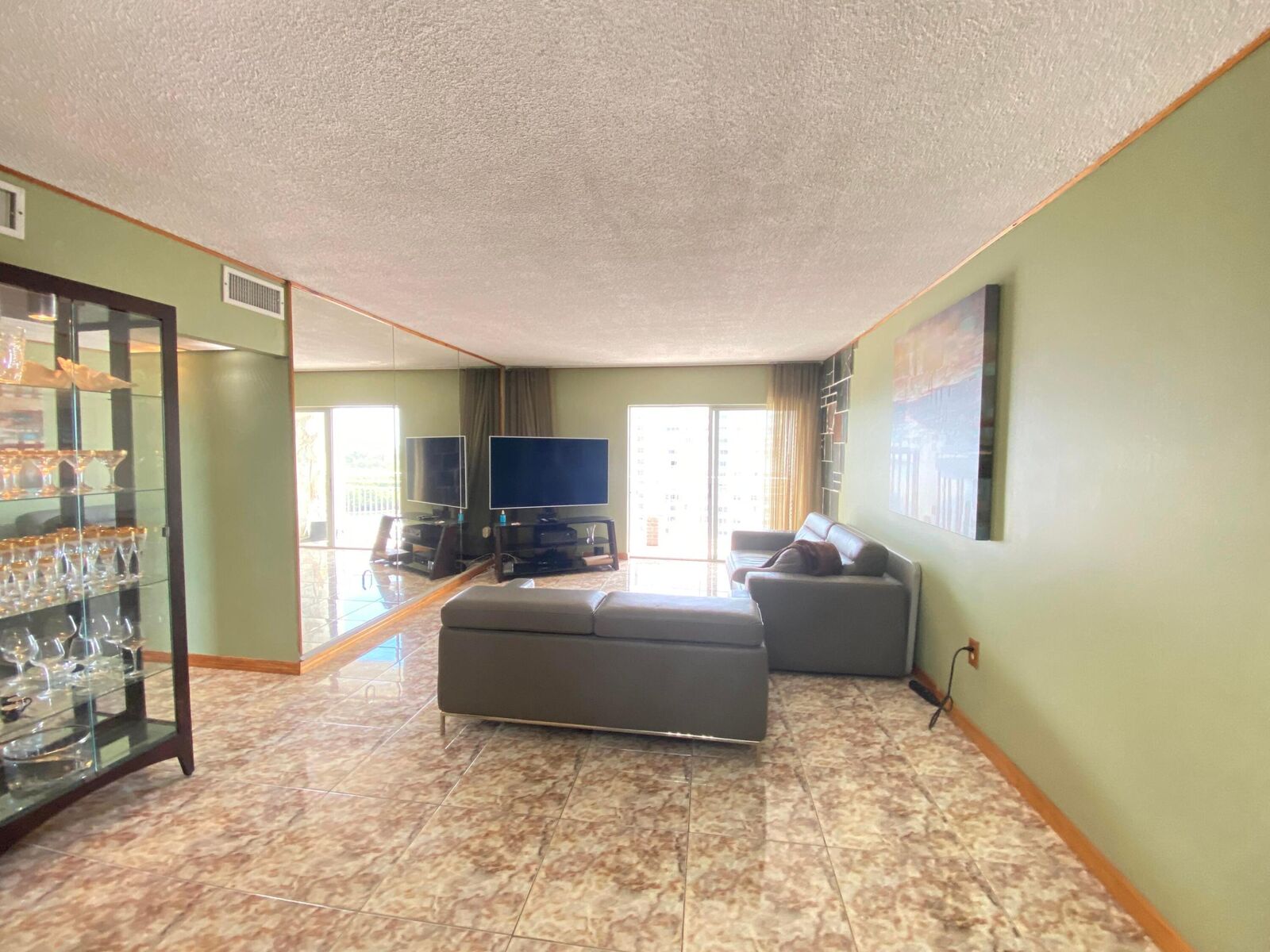 Property Photo: 400 Kings Point Drive 1423 FL 33160