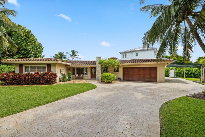 Property Photo:  910 Banyan Drive  FL 33483 