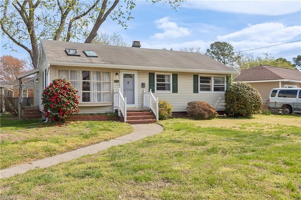 Property Photo:  146 Lynnhaven Dr  VA 23666 