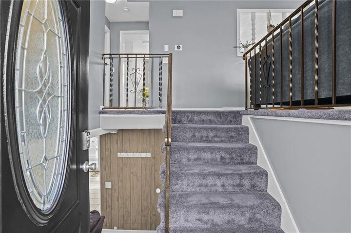 Property Photo:  39 Gateway Court  RI 02889 