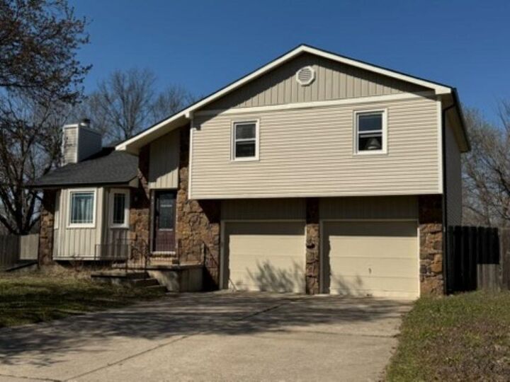 Property Photo:  339 N Parkdale Ct  KS 67212 