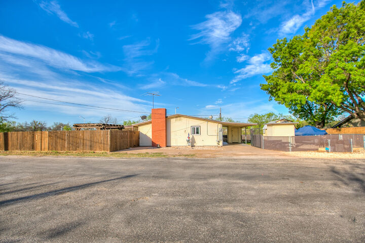Property Photo: 1510 Loop Drive TX 76904