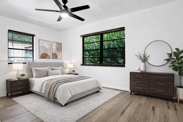 Property Photo: 1007 N 31st Rd FL 33021