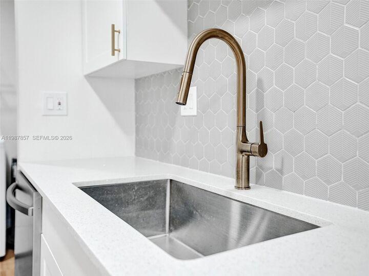 Property Photo:  932 Mandarin Isle 1  FL 33315 