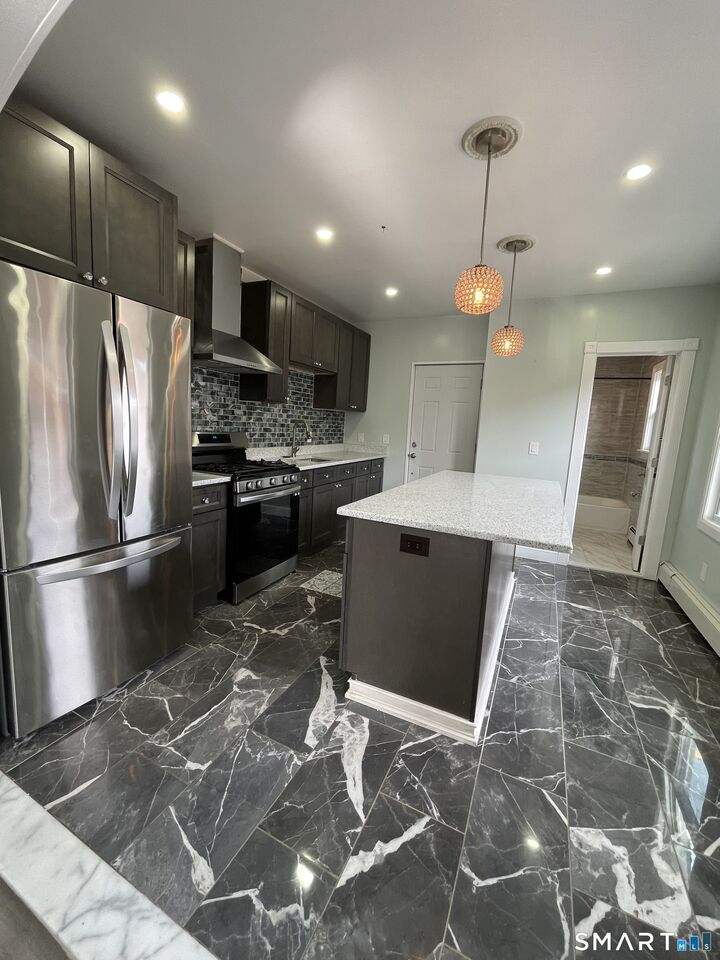 Property Photo:  176 Pearl Street 3rd Floor  CT 06704 