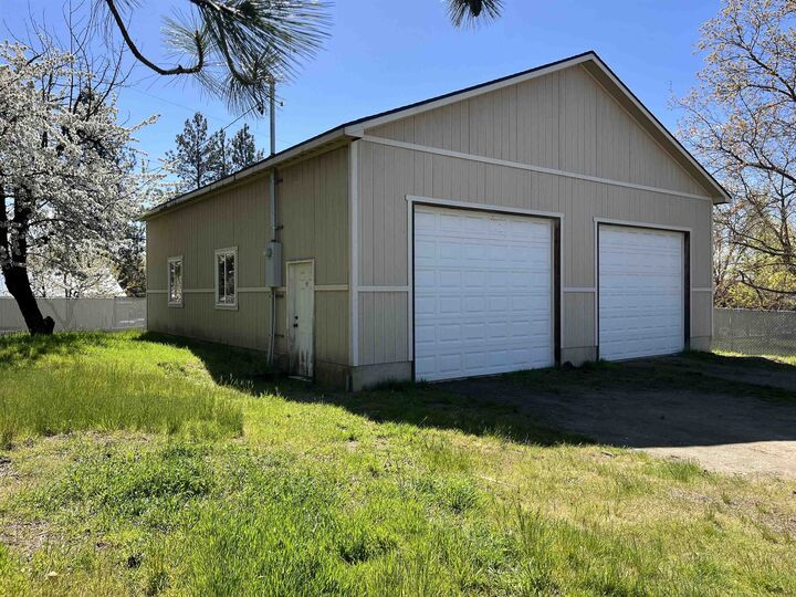 Property Photo:  3211 W Queen Pl  WA 99205 