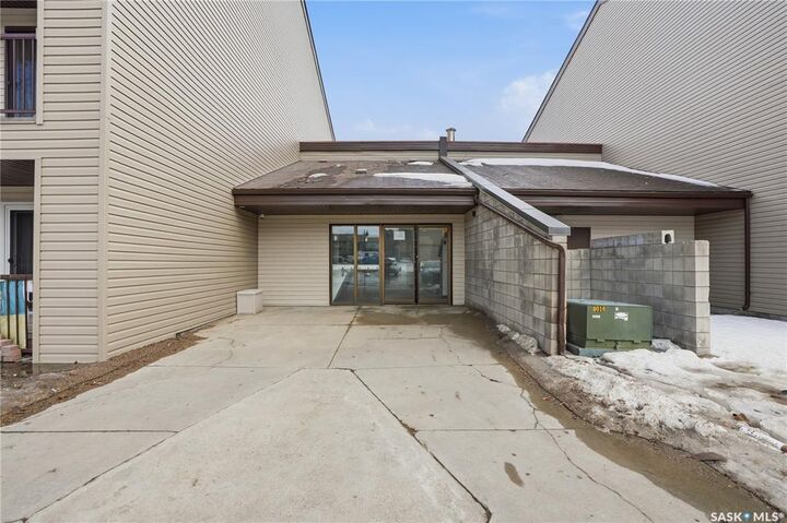 Property Photo:  4040 8th Street E 208B  SK S7H 5L4 