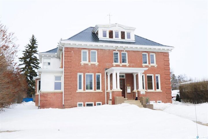 27 Dunlop Street E — photo 1