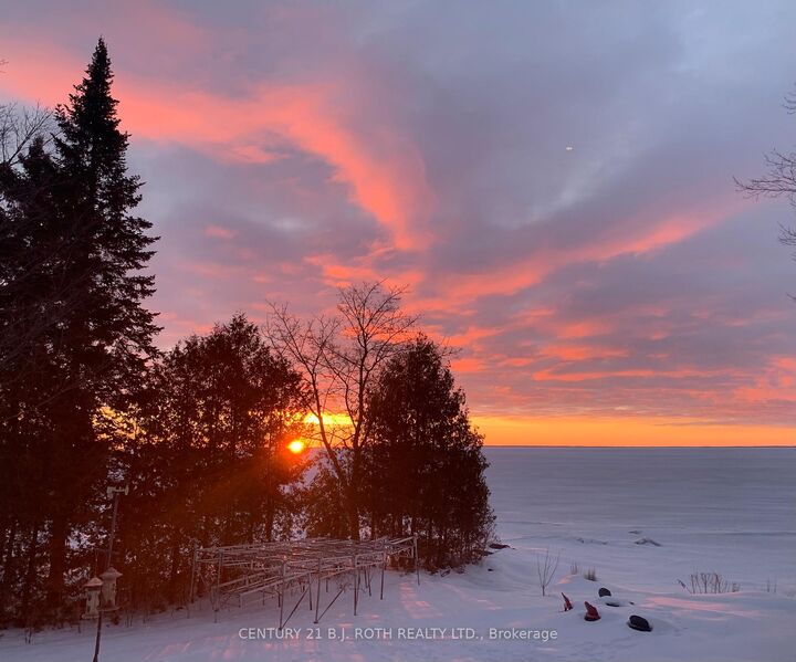 Property Photo:  95 Lakeshore Road E  ON L0L 2E0 