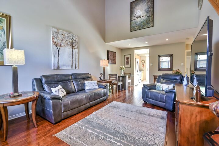 Property Photo:  358 Little Avenue 3  ON L4N 2Z6 