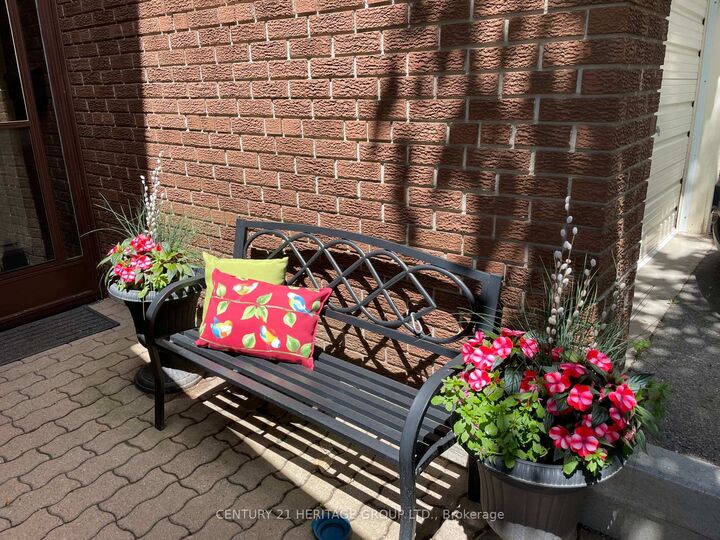 Property Photo:  8 Dunkeld Way  ON L3T 4Y9 