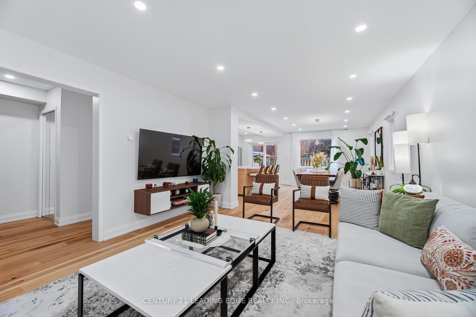 Property Photo:  923 Redbird Crescent  ON L1V 5K8 