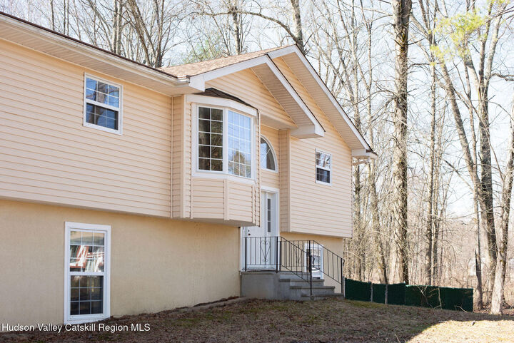 Property Photo:  212 Rhinecliff  NY 12572 