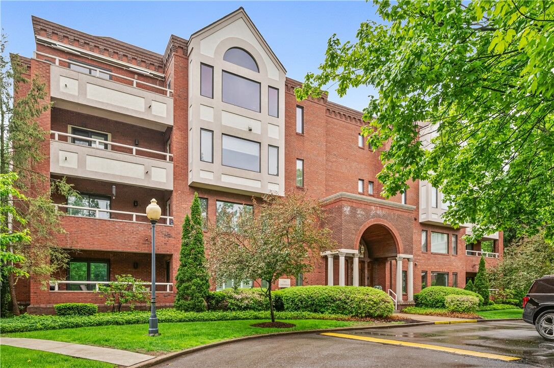 Property Photo:  100 Denniston St 422  PA 15206 