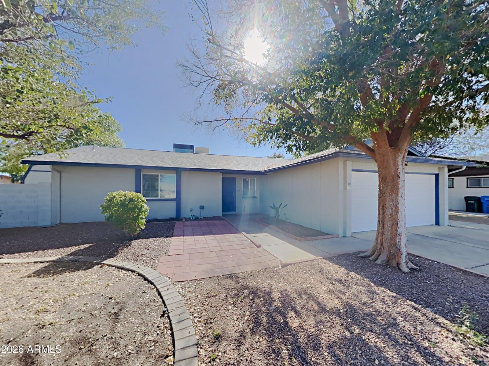 Property Photo: 1001 W Villa Rita Drive AZ 85023