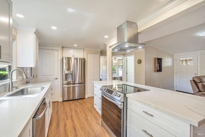 Property Photo:  103 Glenoak Court  CA 95405 