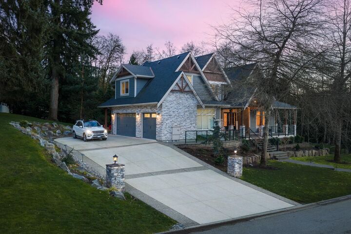 Property Photo: 12530 241 Street 8 BC V4R 2V8