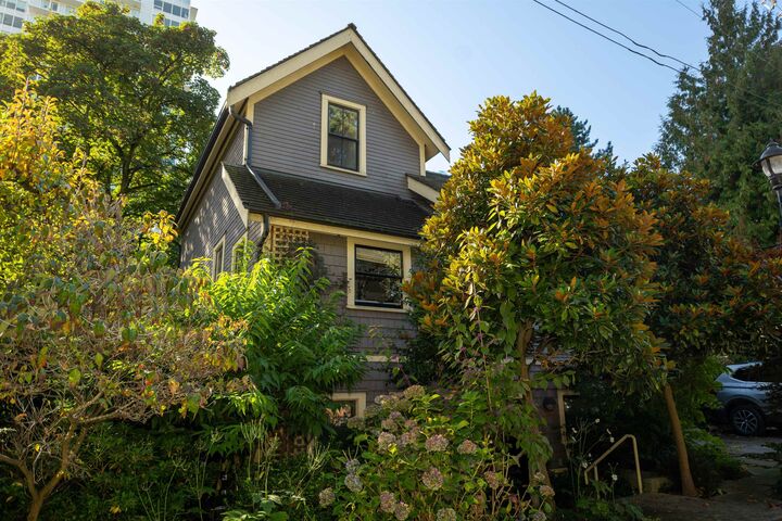 Photo de la propriété: 1119 Pendrell Street BC V6E 1L3