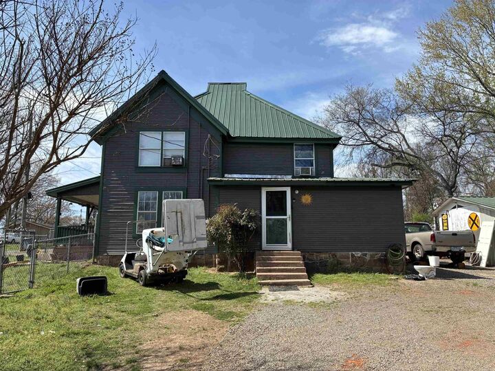 Property Photo:  906 W Taylor St  AR 72830 