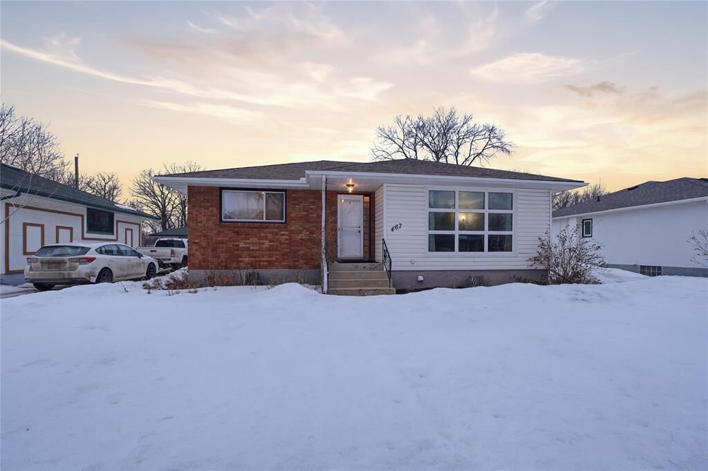 Property Photo:  467 Leighton Avenue  MB R2K 0J8 