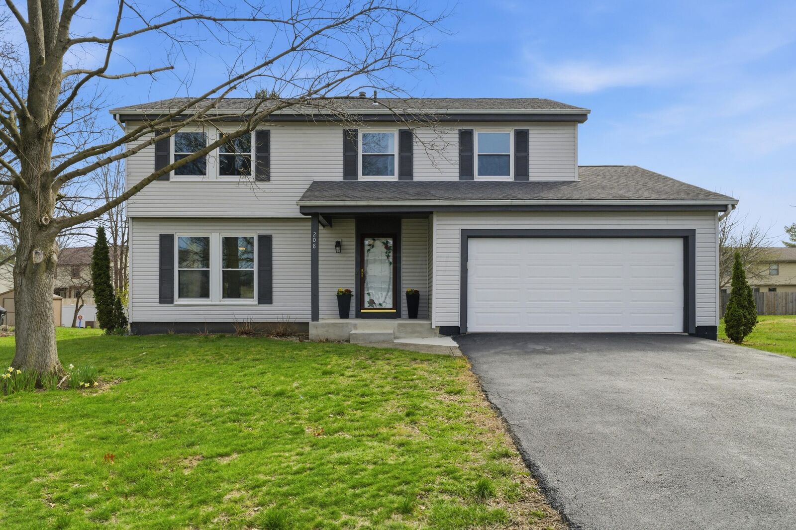 Property Photo:  208 Rugby Lane  OH 43230 