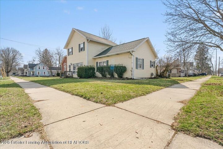 Property Photo: 402 S Sheldon Street MI 48813