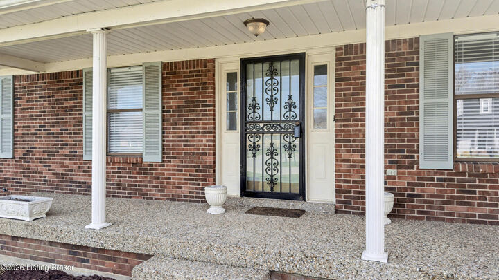 Property Photo:  7616 Nottoway Cir  KY 40214 