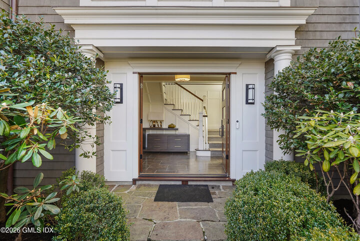 Property Photo:  8 Willowmere Avenue  CT 06878 