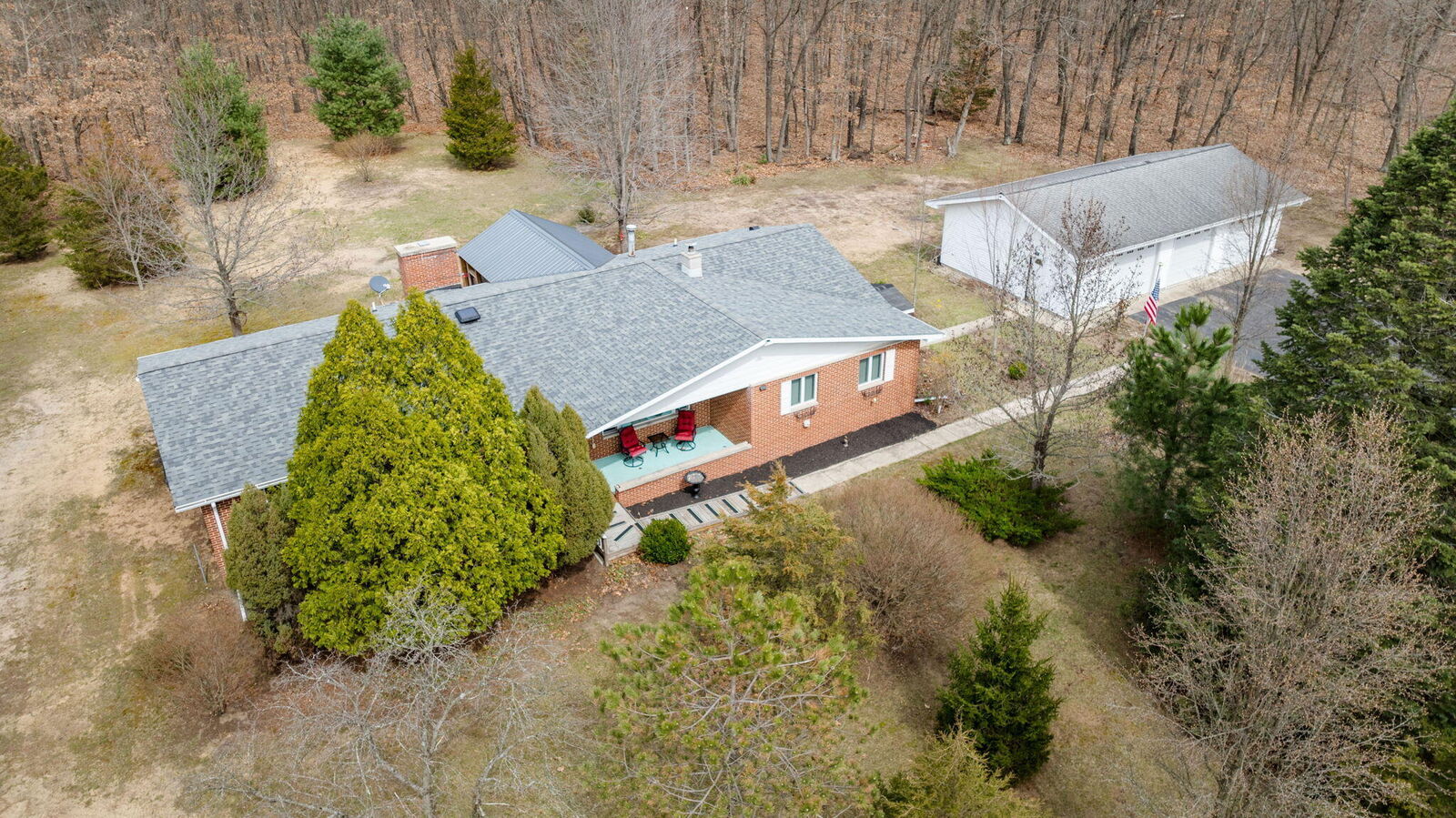 Property Photo: 7200 E 150 IN 46534