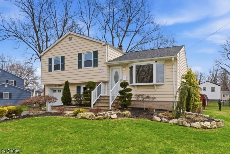 Property Photo:  215 Oakmanor Pkwy  NJ 07080 