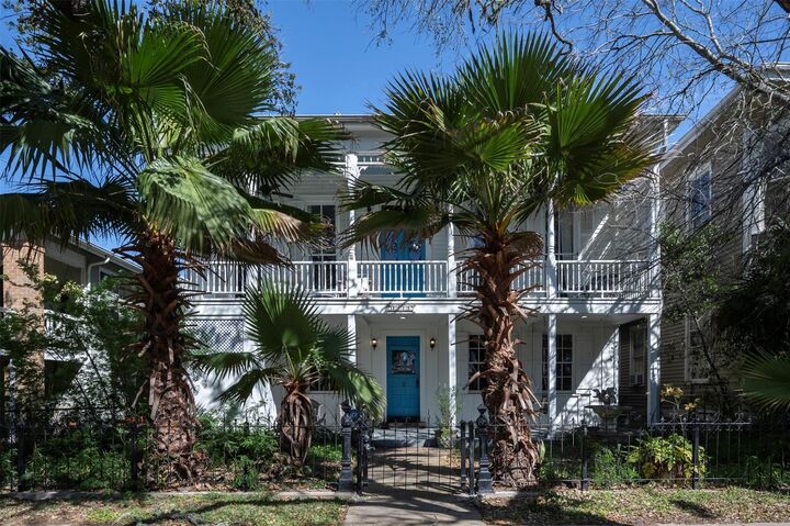 Property Photo:  2622 Ursuline Street  TX 77550 