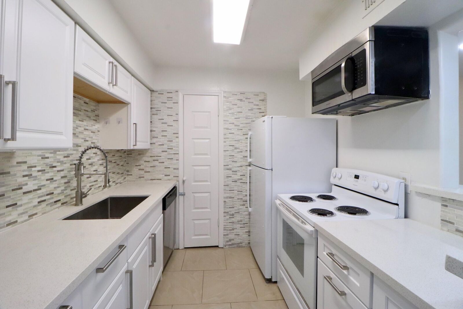 Property Photo: 5929 Queensloch Drive 132 TX 77096